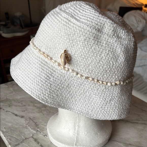 GC Maison Michel Axel shell-embellished knitted bucket hat white size small - Picture 1 of 8